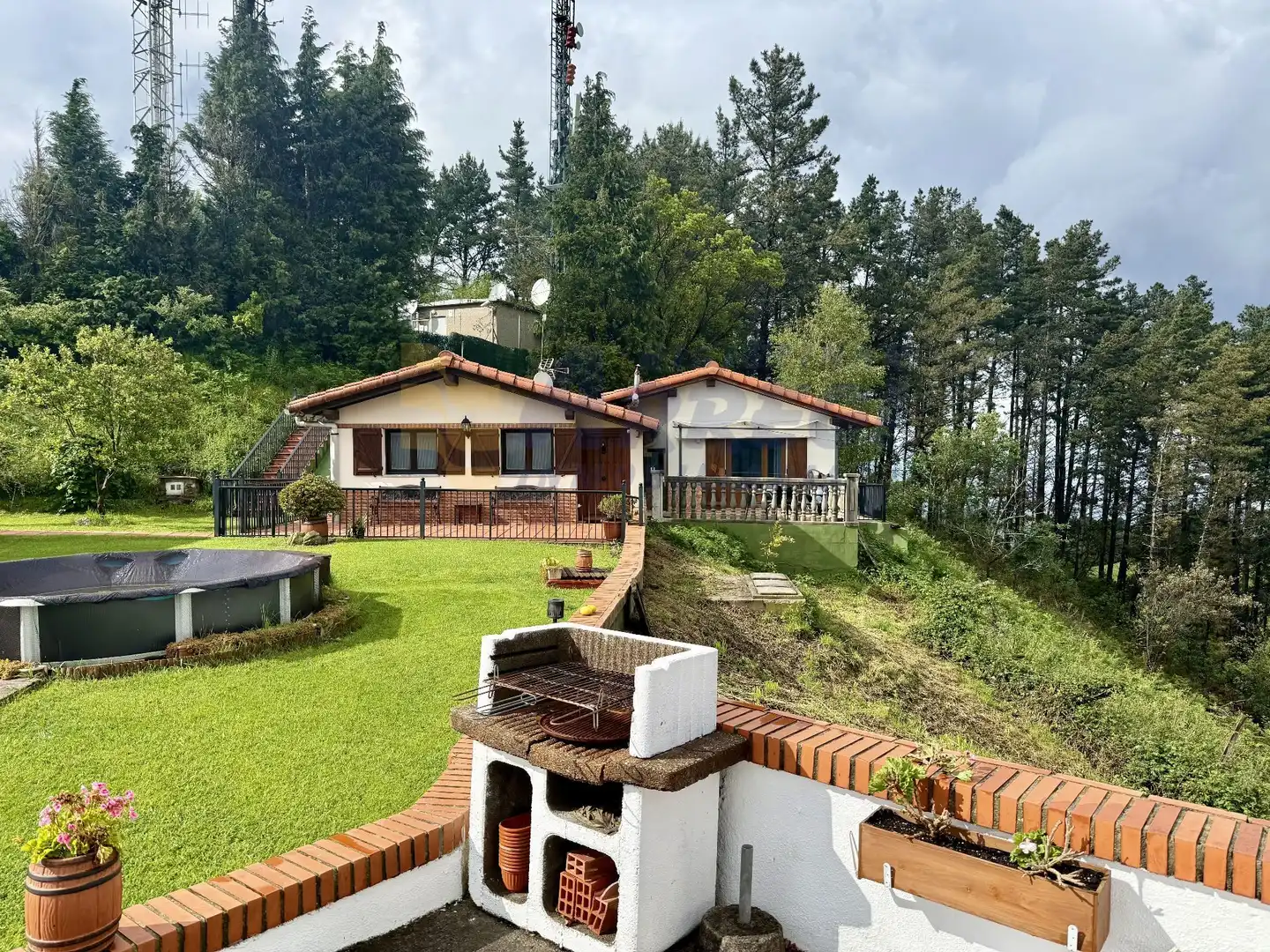Vista exterior de Casa o xalet en venda en Mutriku amb Calefacció, Jardí privat i Traster