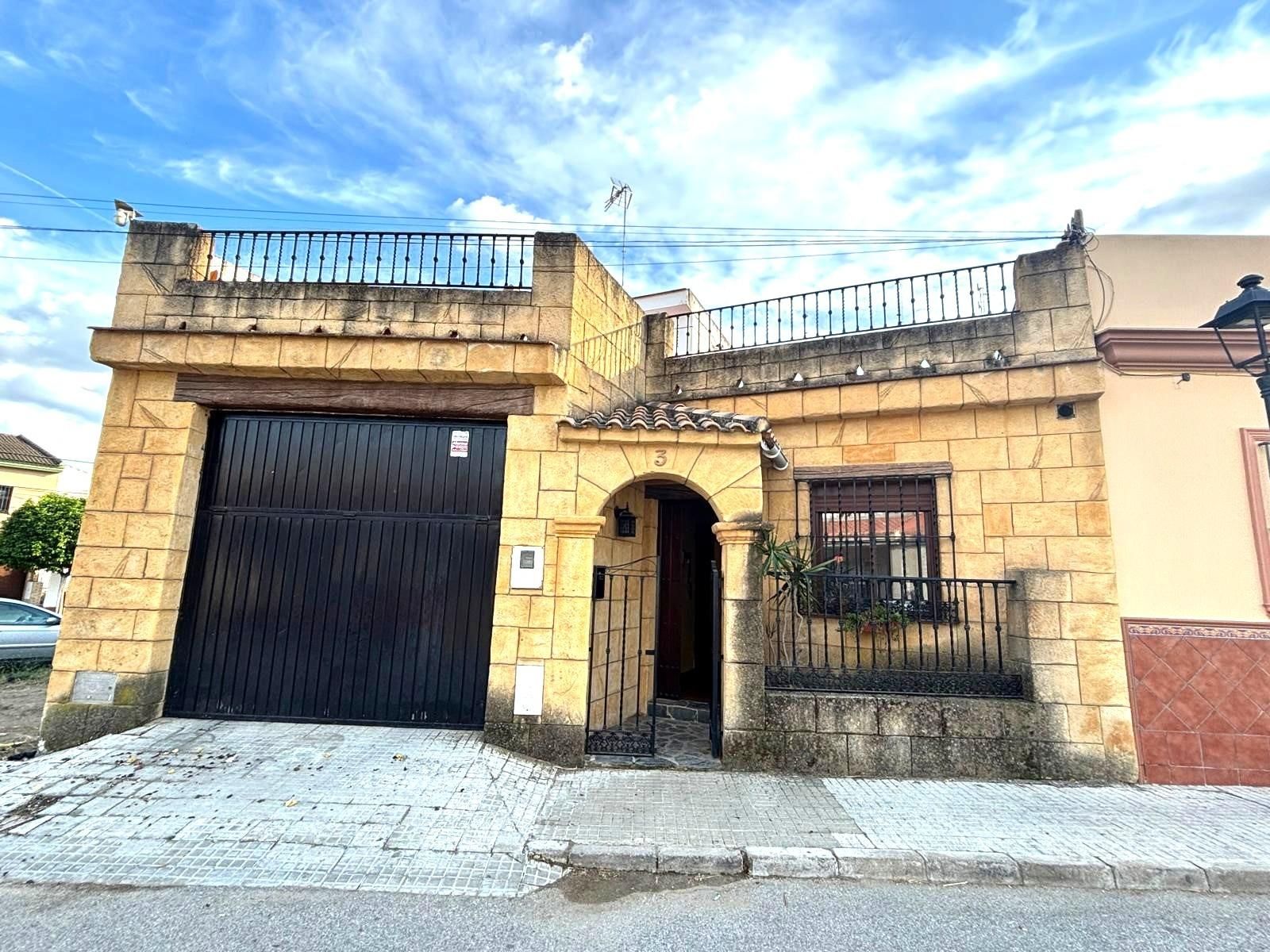Vista exterior de Casa o xalet en venda en Guillena amb Aire condicionat i Terrassa