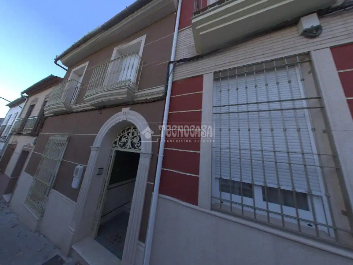 Vista exterior de Casa o xalet en venda en Lucena amb Aire condicionat, Jardí privat i Moblat