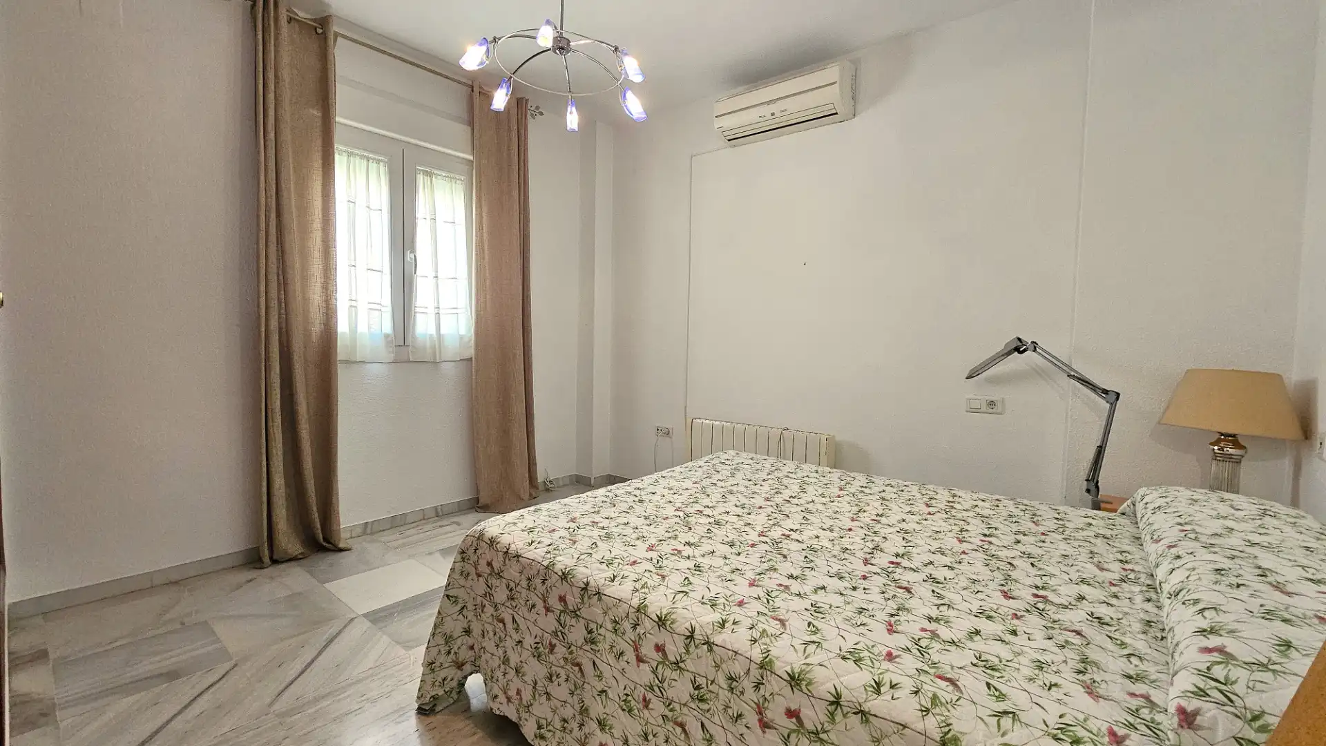 Dormitori de Casa o xalet en venda en Espartinas amb Aire condicionat, Calefacció i Traster