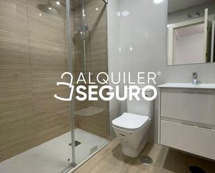 Bathroom of Flat to rent in  Madrid Capital  with Heating and Terrace