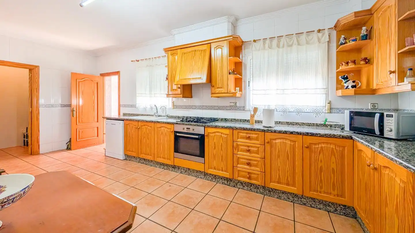 Cuina de Casa o xalet en venda en Elche / Elx amb Aire condicionat, Jardí privat i Terrassa