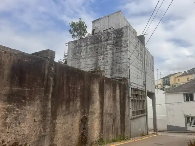 Vista exterior de Nau industrial en venda en Ribadeo