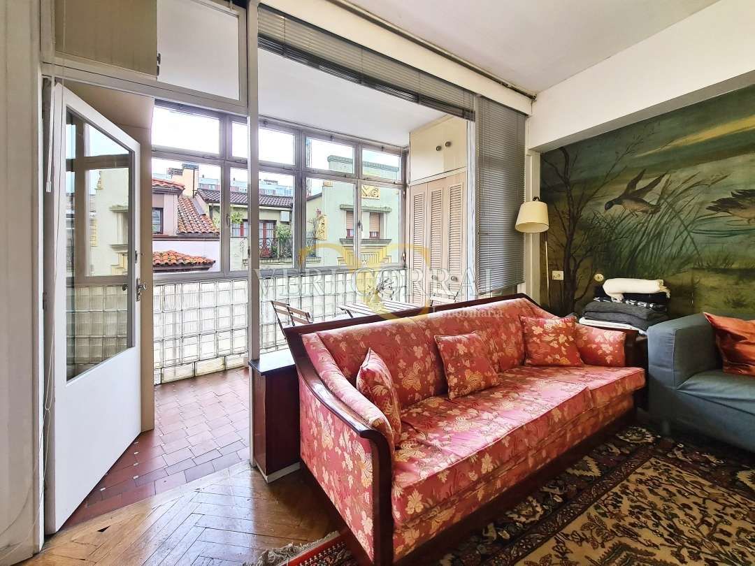 Living room of Flat for sale in Gijón   with Heating, Terrace and Furnished