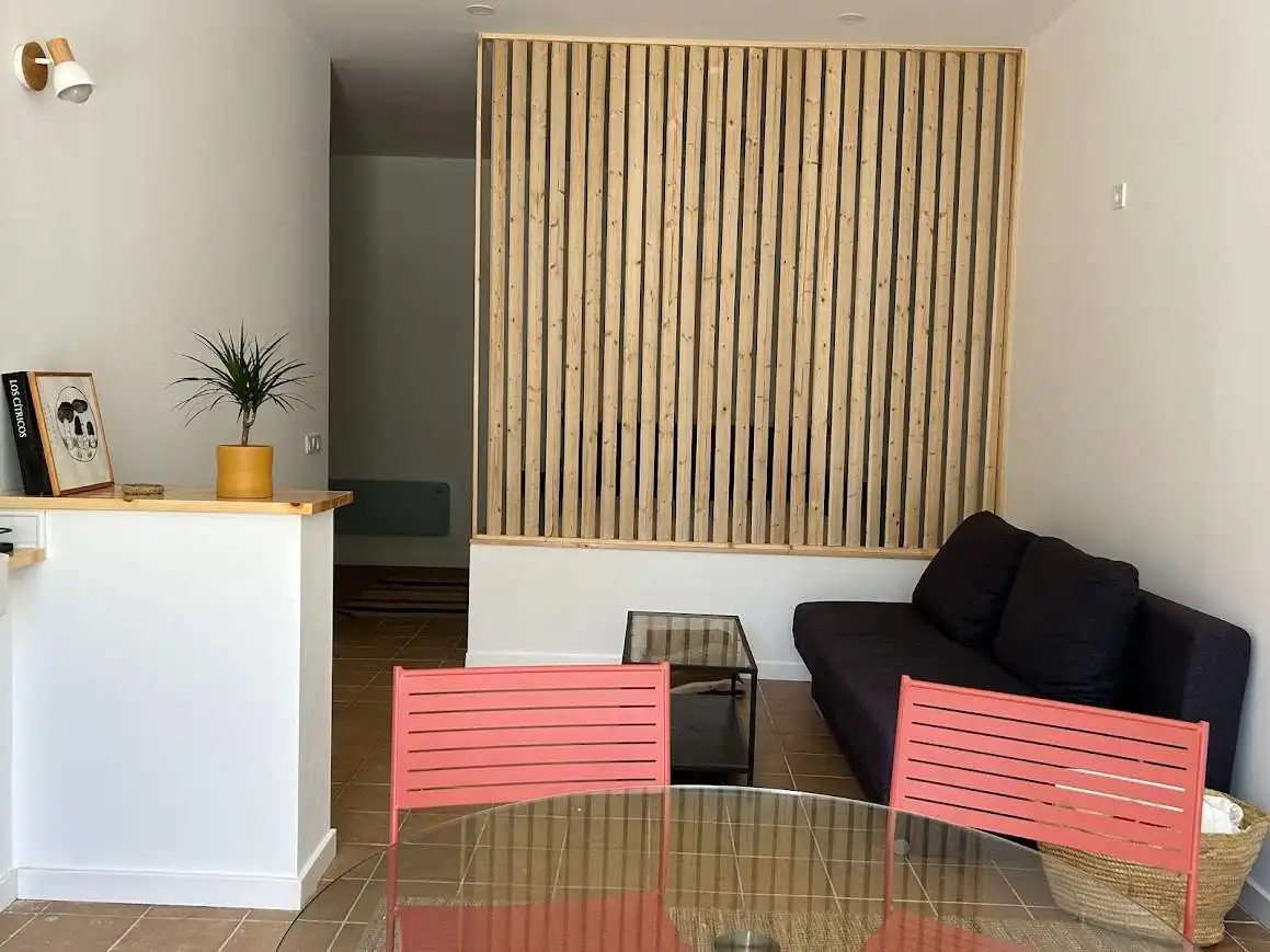 Sala d'estar de Pis de lloguer en Sant Pere de Ribes amb Aire condicionat, Jardí privat i Terrassa