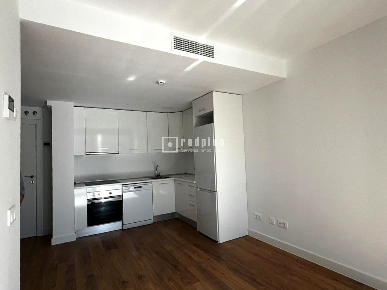 Cuina de Loft de lloguer en San Sebastián de los Reyes amb Aire condicionat, Terrassa i Piscina