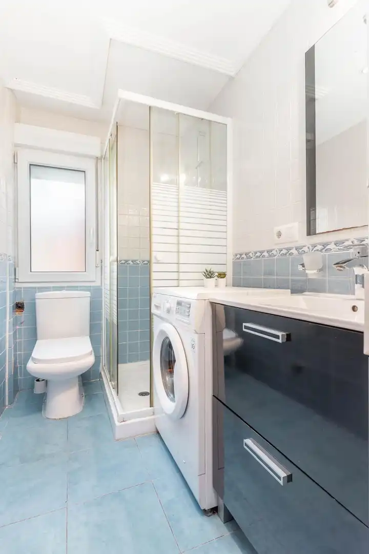 Bany de Apartament en venda en Oviedo  amb Calefacció i Moblat
