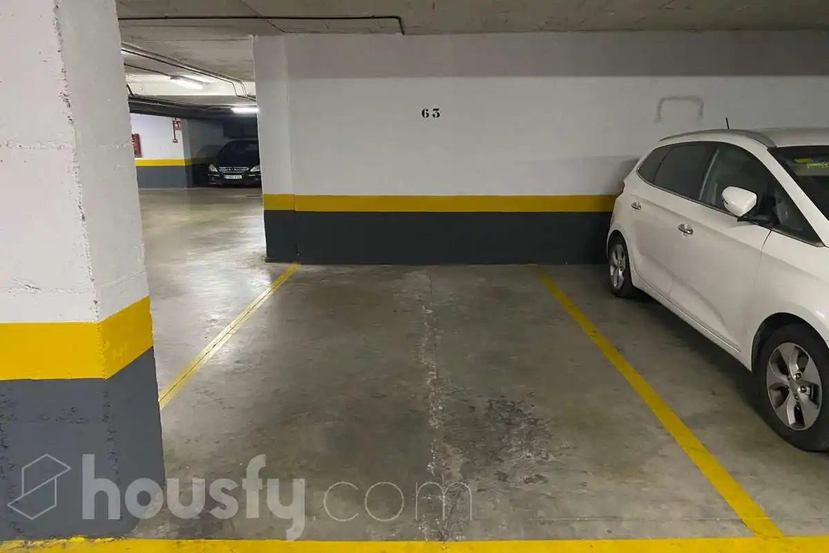 Parkplatz von Wohnung zur Miete in Sevilla mit Klimaanlage, Heizung und Terrasse