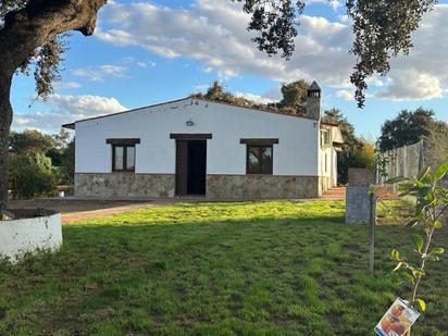 Exterior view of House or chalet for sale in Badajoz Capital  with Heating and Swimming Pool