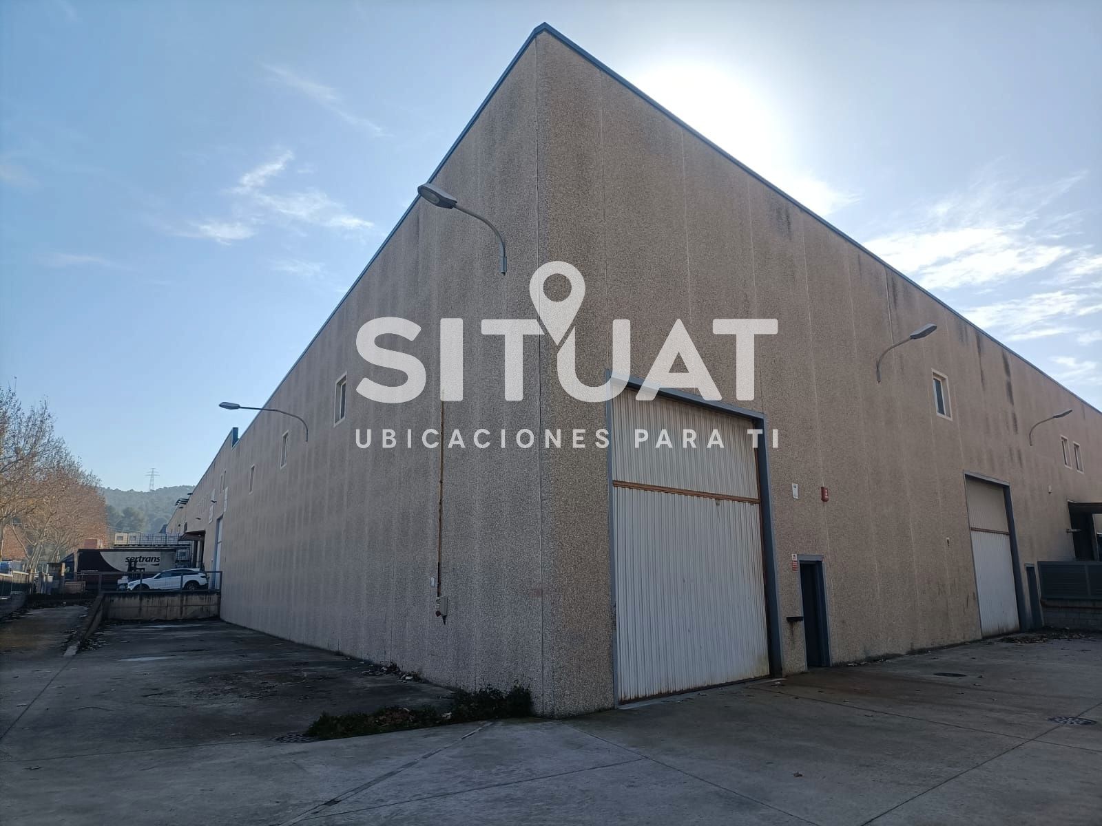Vista exterior de Nave industrial de alquiler en Sant Cugat del Vallès