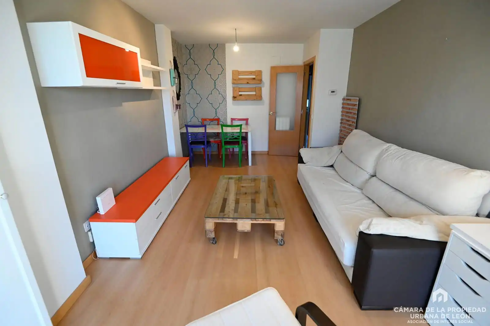 Sala de estar de Piso de alquiler en León Capital  con Calefacción, Parquet y Terraza