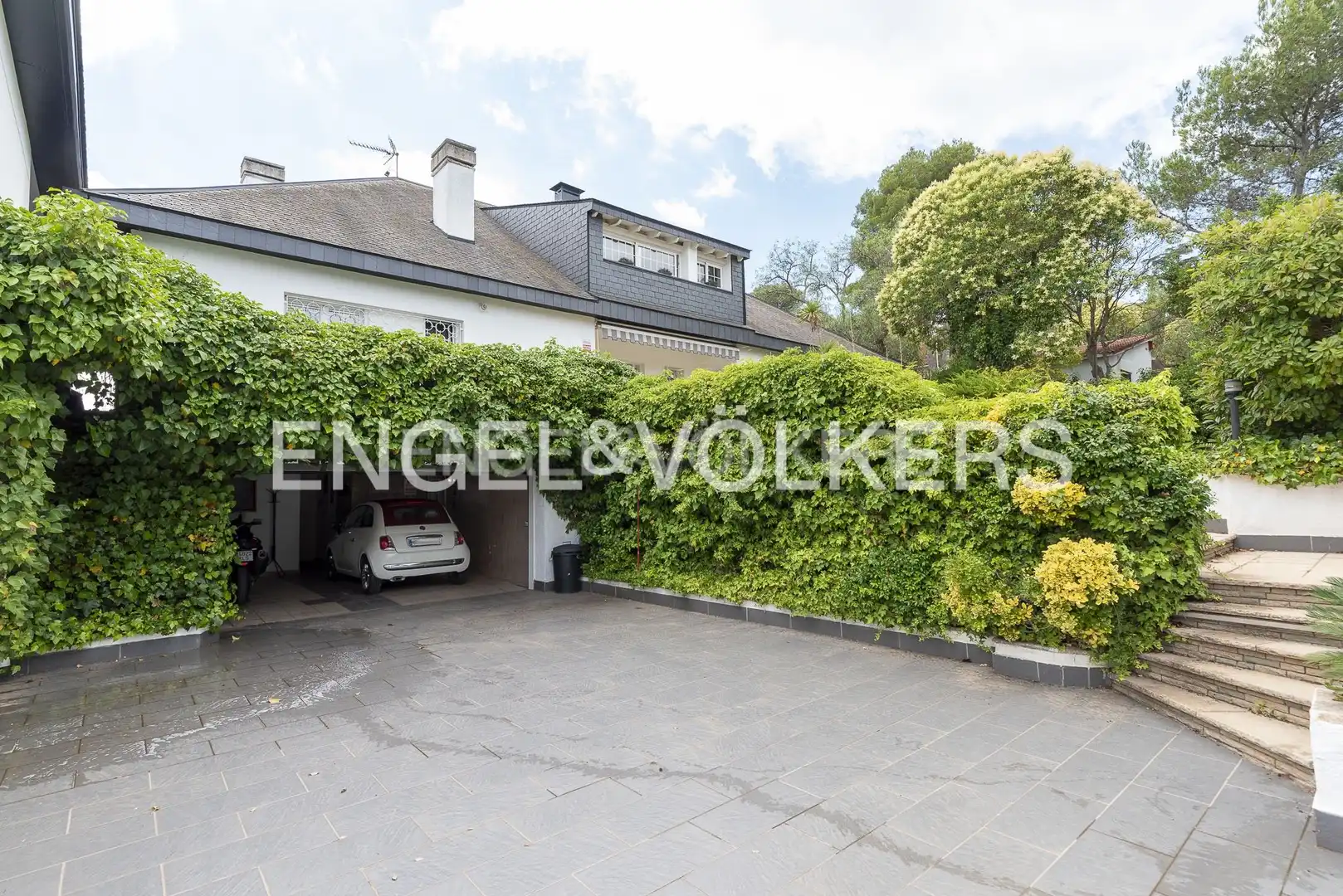 Vista exterior de Casa o chalet en venta en Sant Cugat del Vallès con Aire acondicionado, Calefacción y Jardín privado