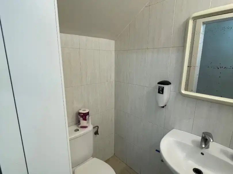 Badezimmer von Geschaftsraum zur Miete in Castelló de Rugat mit Klimaanlage und Alarm