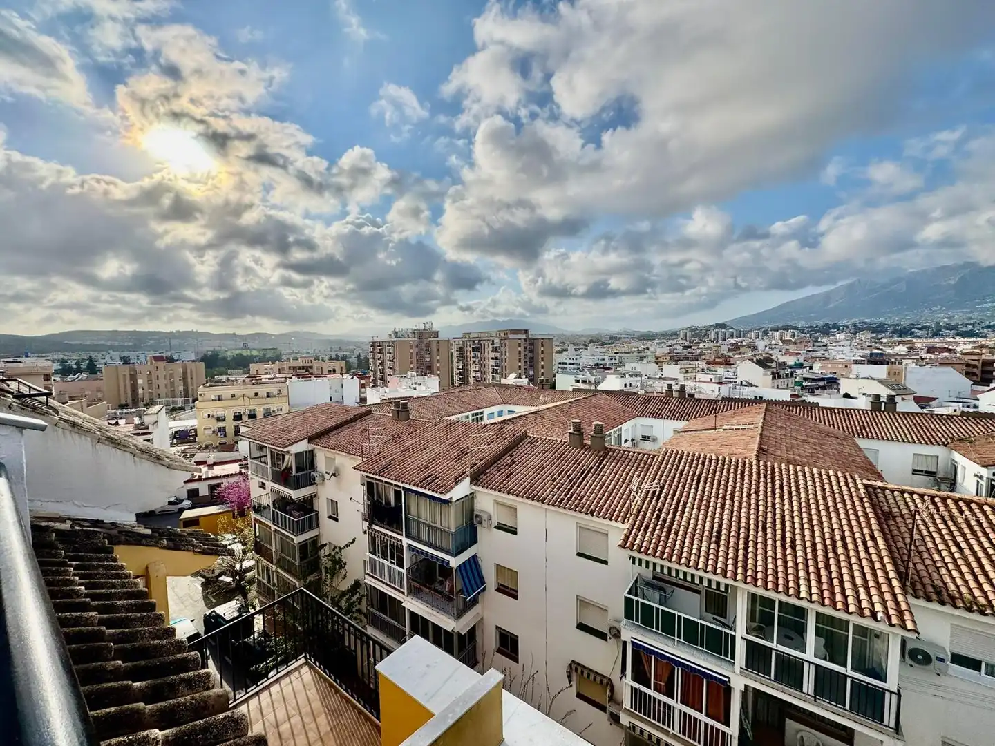 Vista exterior de Àtic en venda en Fuengirola amb Aire condicionat, Terrassa i Moblat