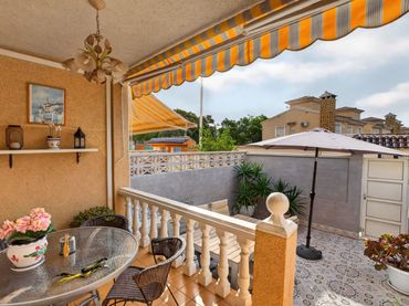 Terraced house with pool for sale in Calle Maese Pedro