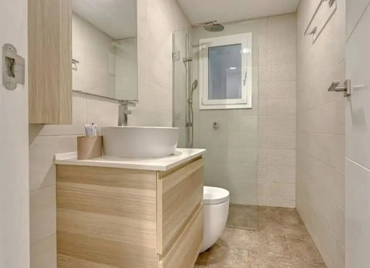Bany de Pis en venda en Barcelona amb Aire condicionat, Calefacció i Piscina comunitària