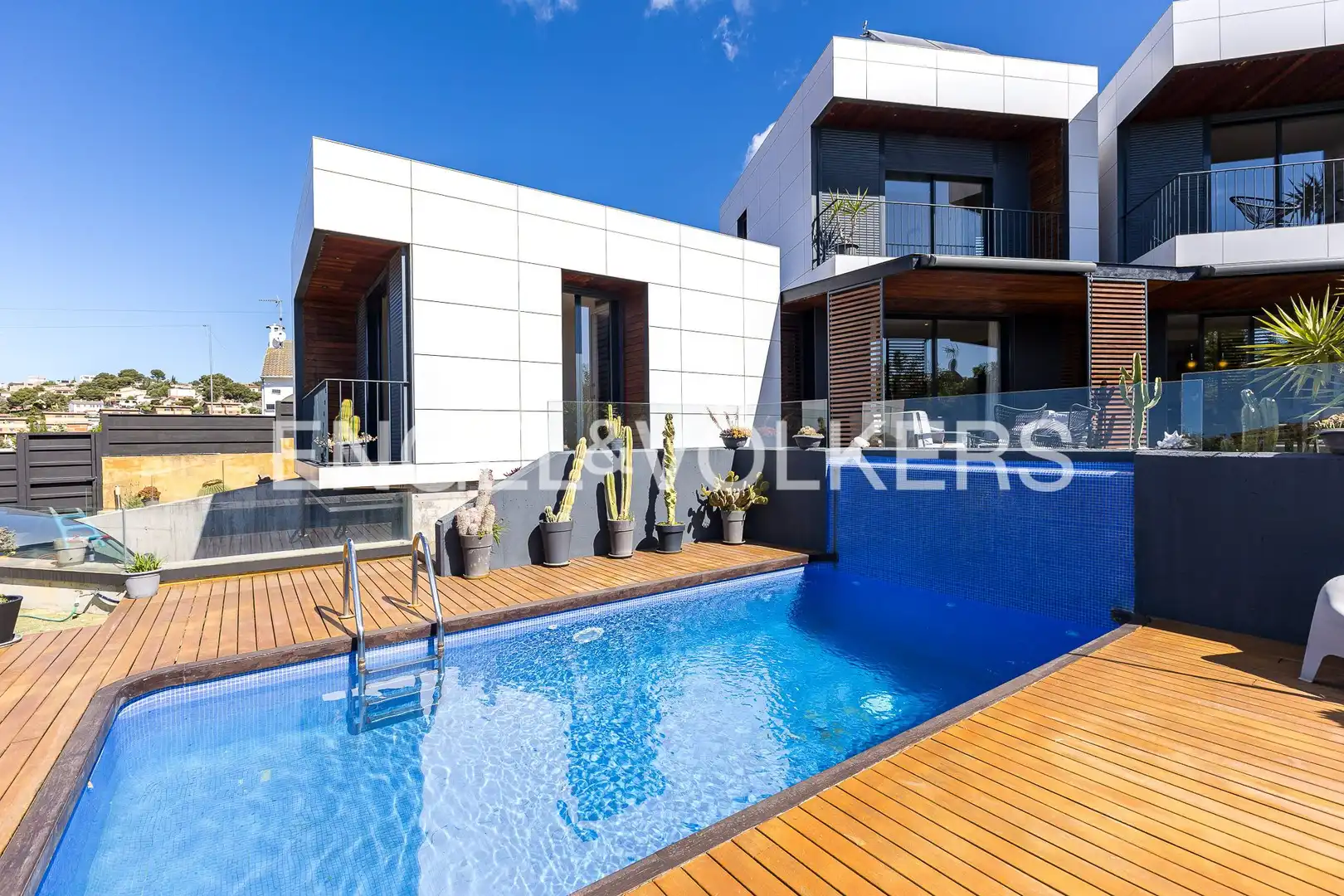 Vista exterior de Casa o xalet en venda en Cunit amb Aire condicionat, Calefacció i Jardí privat