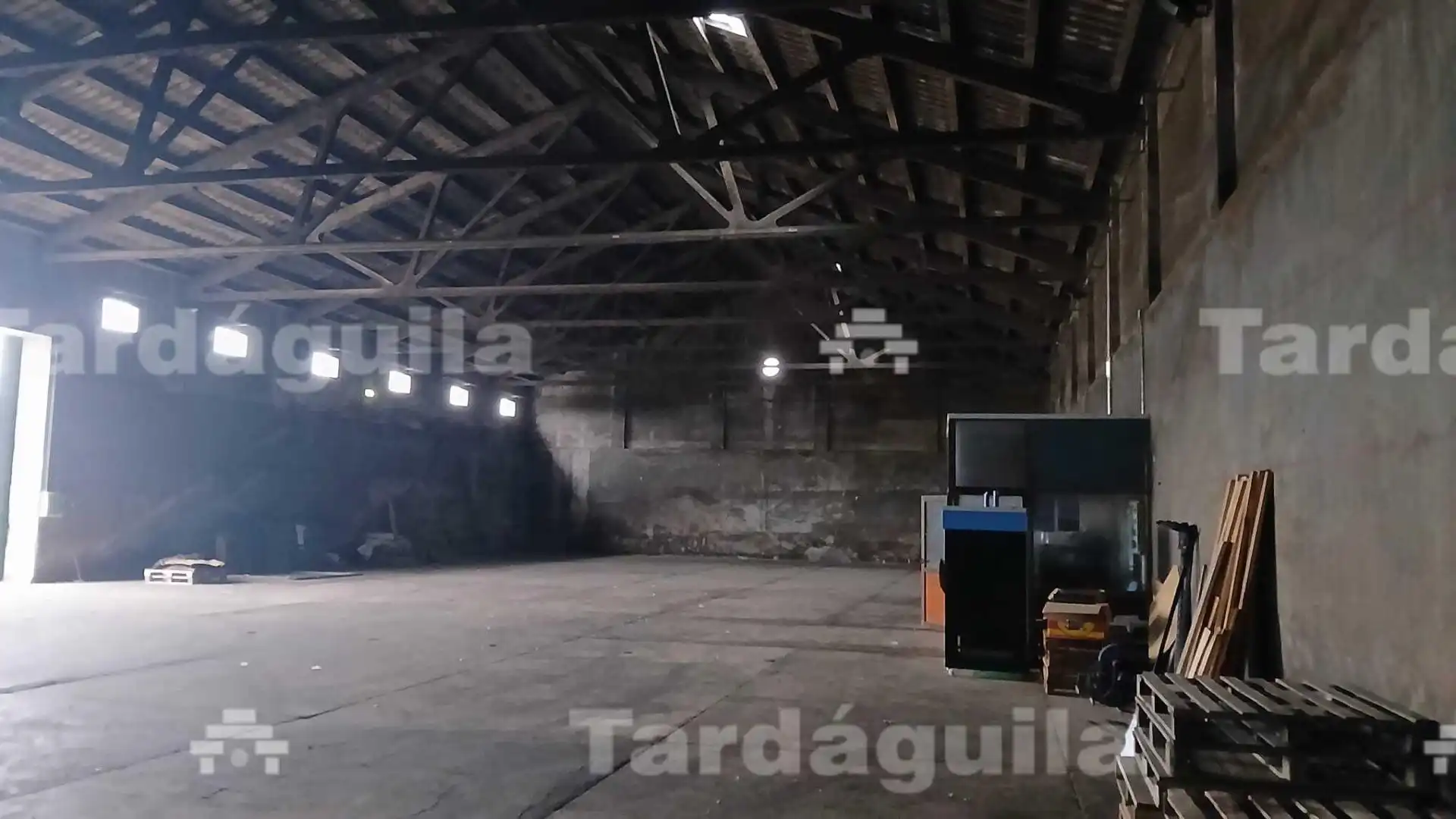 Außenansicht von Fabrikhallen zur Miete in Pedrosillo el Ralo