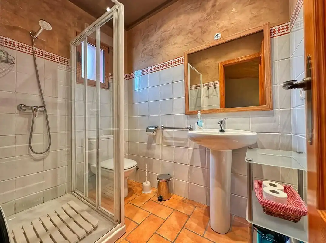 Baño de Casa o chalet en venta en La Vall de Laguar con Aire acondicionado, Calefacción y Jardín privado