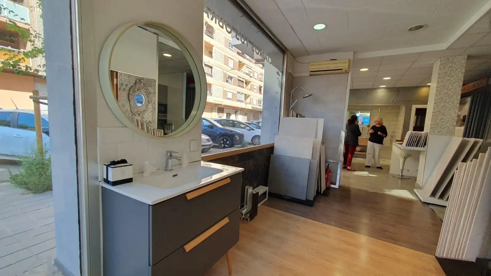 Local en traspaso en  Valencia Capital con Amueblado