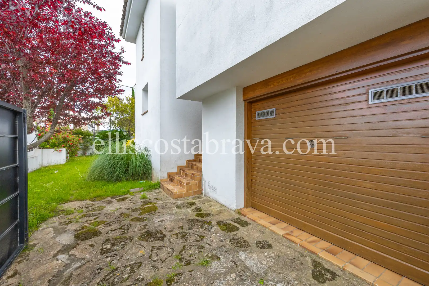 Vista exterior de Casa o xalet en venda en L'Escala amb Aire condicionat, Calefacció i Jardí privat