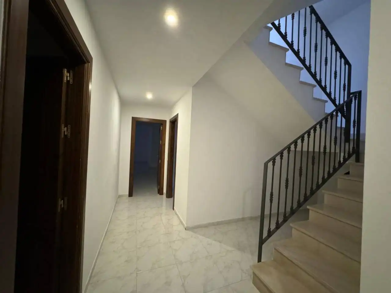 Einfamilien-Reihenhaus zum Verkauf in Cartagena mit Klimaanlage, Privatgarten und Terrasse