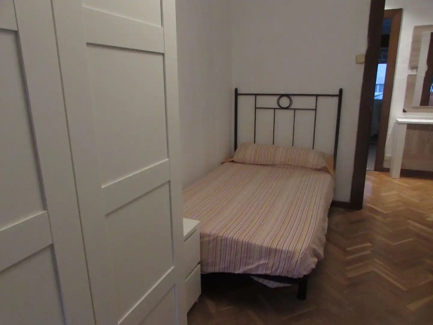 Bedroom of Flat for share in Universidad