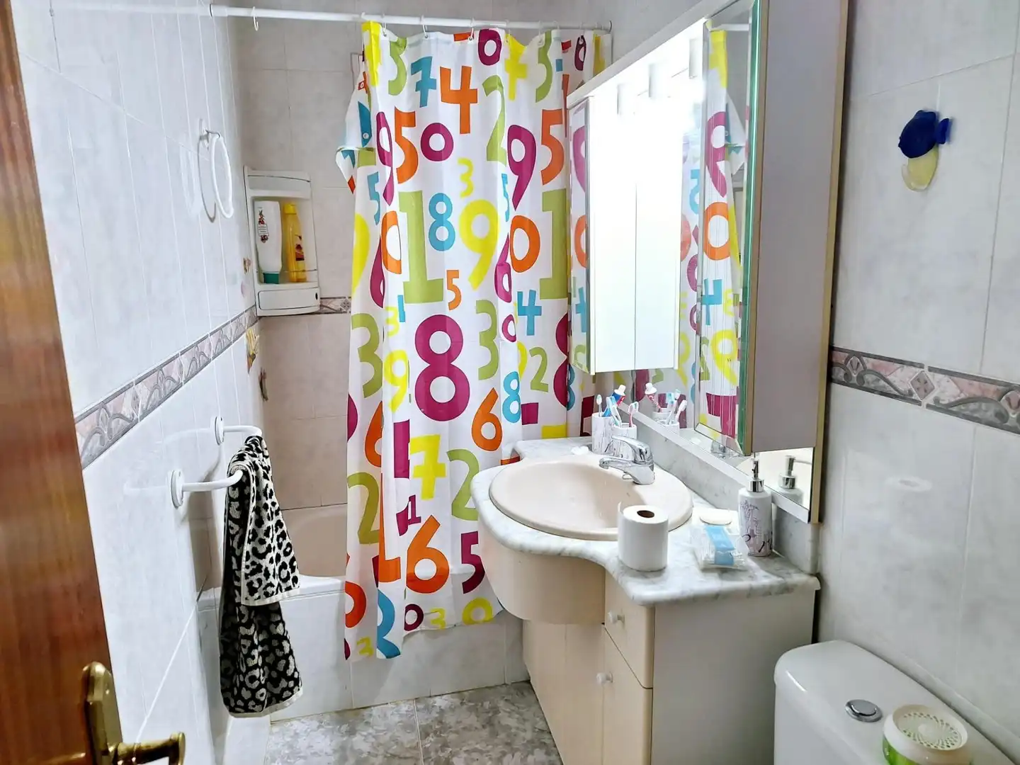 Bany de Casa o xalet en venda en Caudete amb Aire condicionat, Terrassa i Piscina
