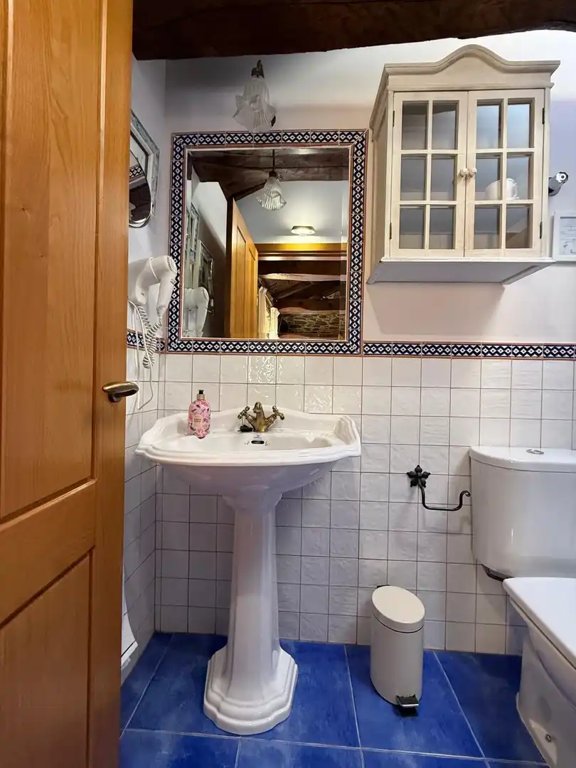 Baño de Finca rústica en venta en Monfero con Calefacción, Jardín privado y Amueblado