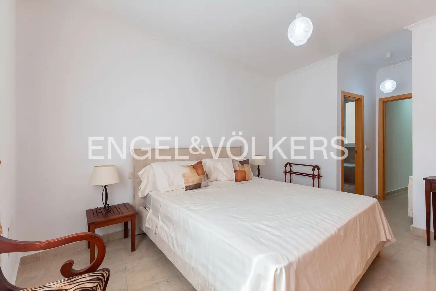 Schlafzimmer von Wohnung zur Miete in Valencia mit Klimaanlage, Heizung und Möbliert