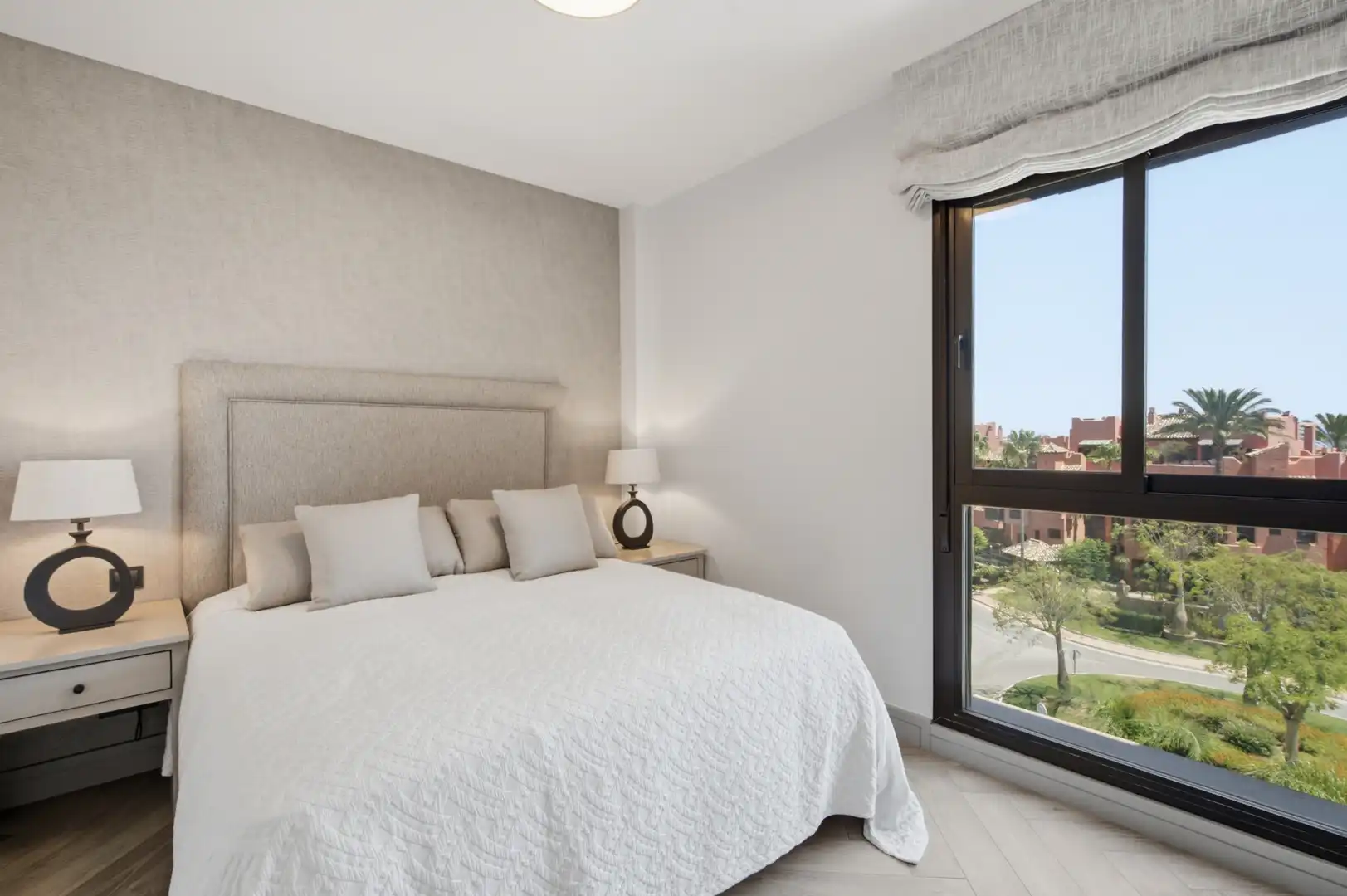 Habitación de Ático en venta en Estepona con Terraza, Piscina y Piscina comunitaria