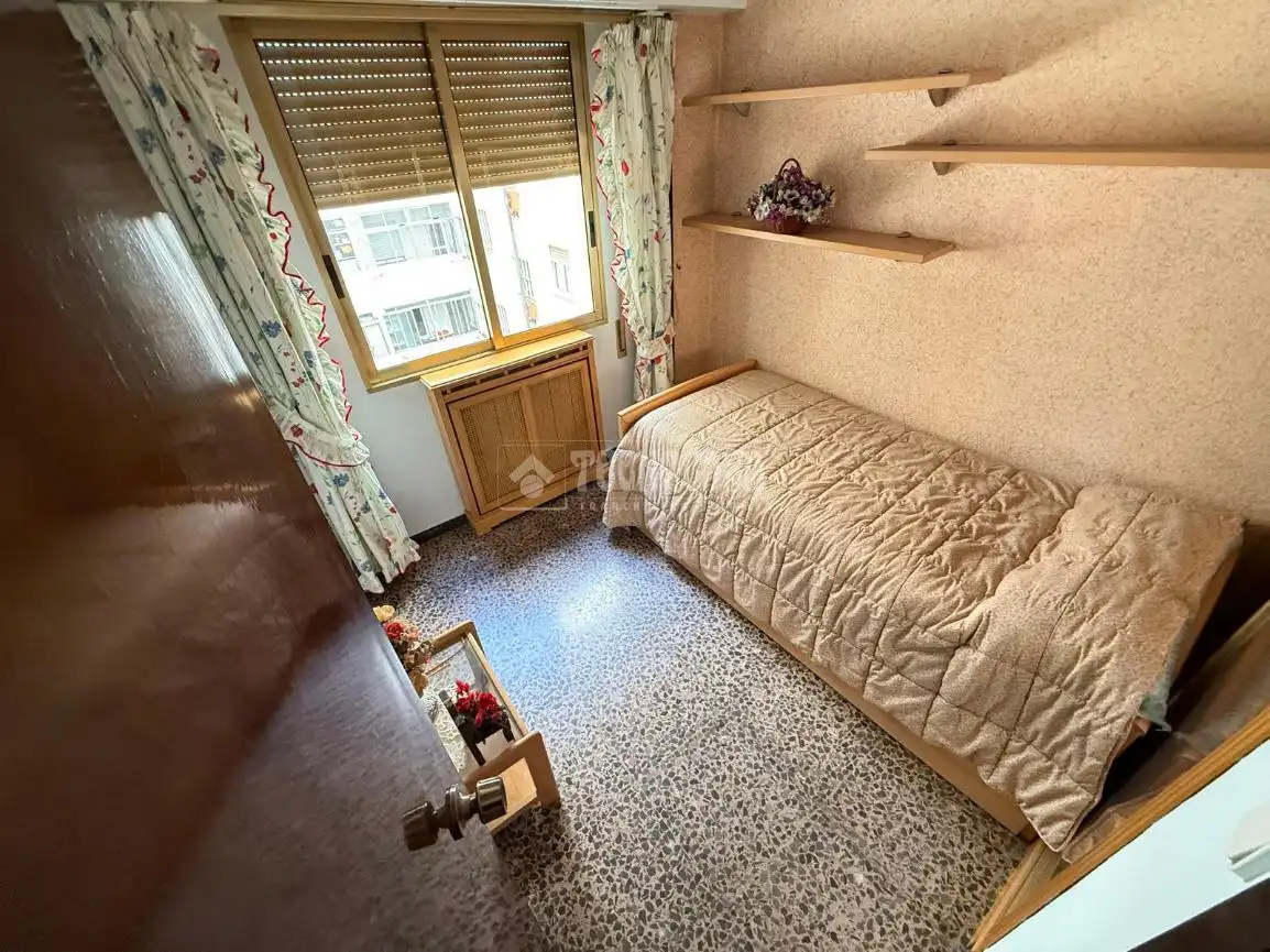 Bedroom of Flat for sale in Zaragoza  with Heating, Storage room and Furnished