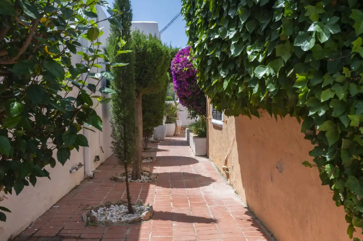 Vista exterior de Pis en venda en Santa Eulària des Riu amb Aire condicionat, Calefacció i Jardí privat