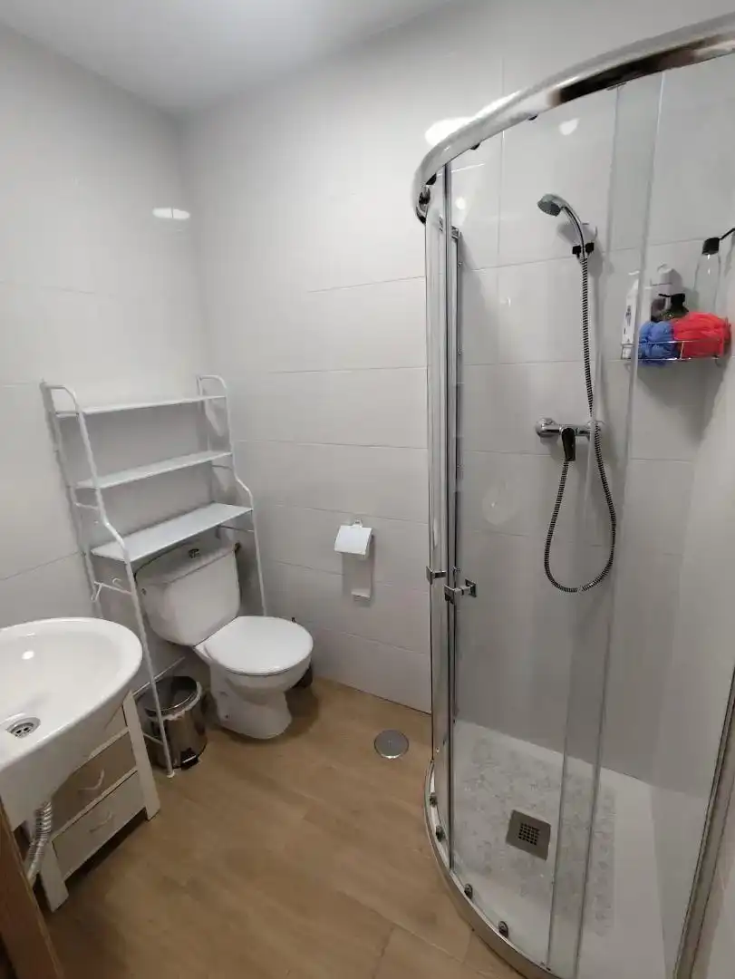 Badezimmer von Country house zur Miete in Periana mit Klimaanlage, Privatgarten und Schwimmbad