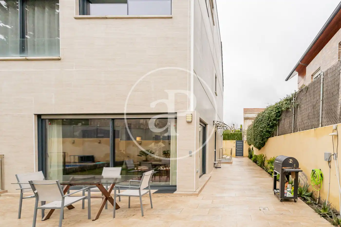 Terraza de Casa adosada en venta en Pozuelo de Alarcón con Aire acondicionado, Calefacción y Jardín privado