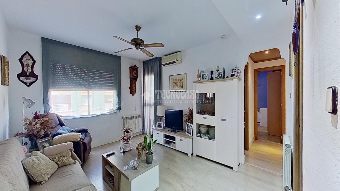 Living room of Flat for sale in Cerdanyola del Vallès  with Terrace and Balcony