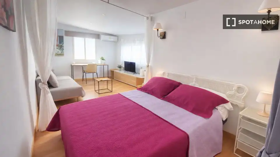 Room in Casco Antiguo - Sta. Cruz - Ayuntamiento