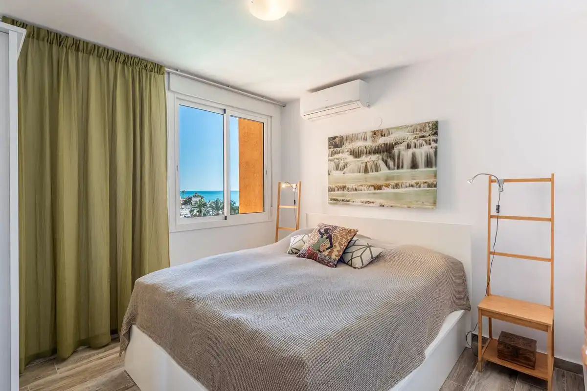 Dormitori de Apartament en venda en Fuengirola amb Aire condicionat, Calefacció i Terrassa