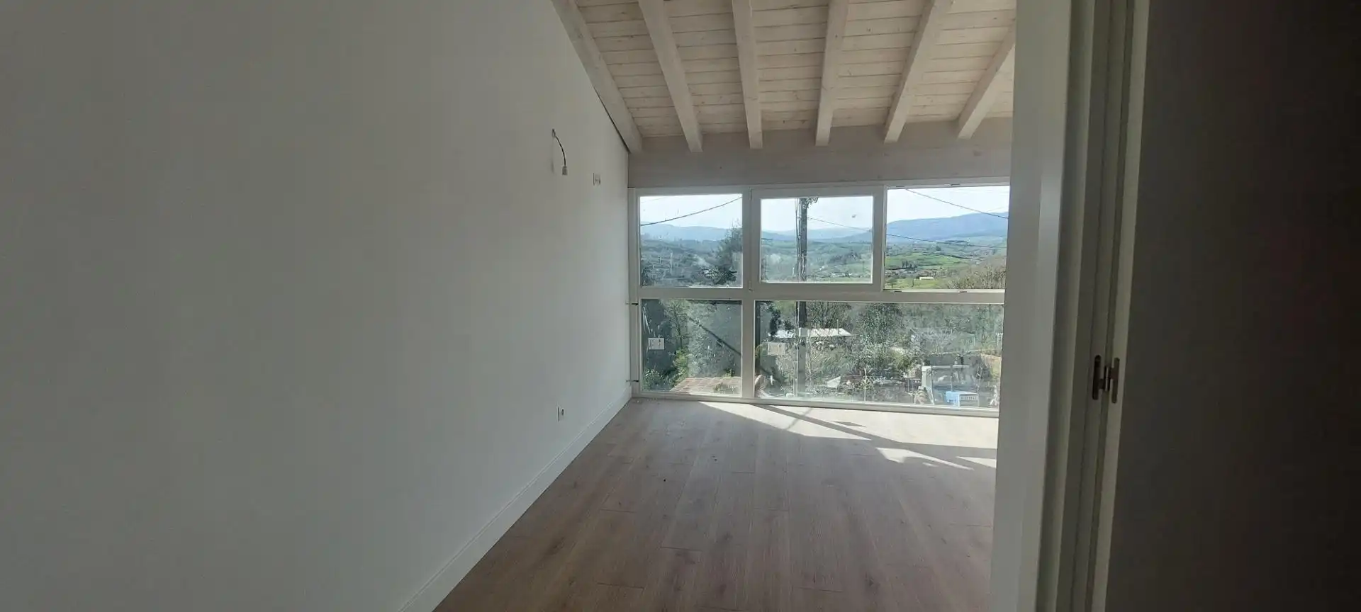 Sala d'estar de Casa adosada en venda en Udías amb Calefacció