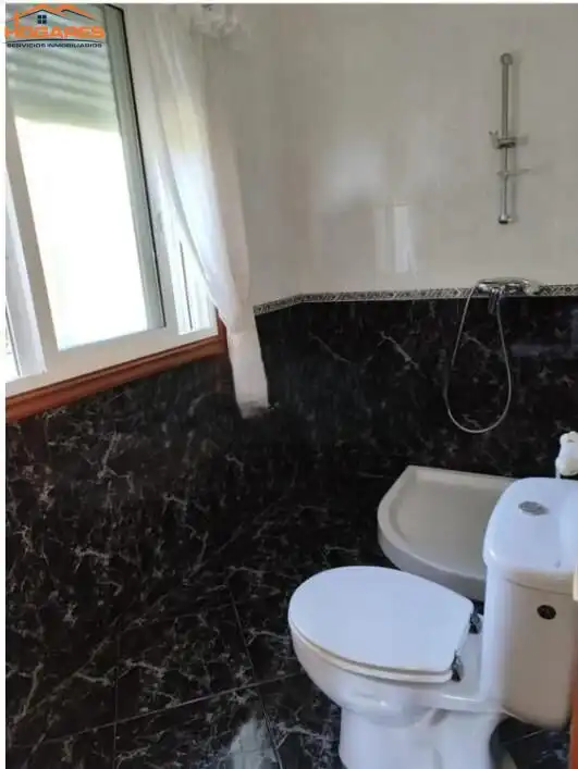 Bany de Casa o xalet en venda en Cangas  amb Piscina