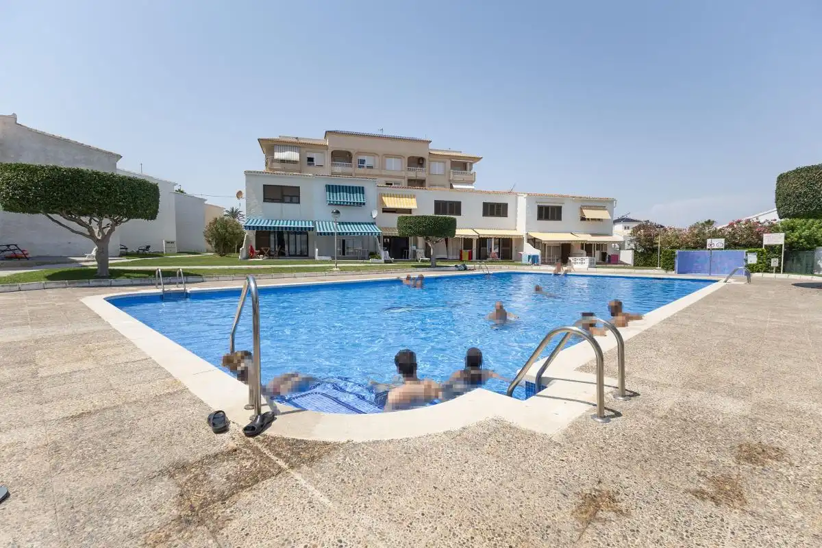 Piscina de Casa adosada en venda en Orihuela amb Calefacció, Jardí privat i Piscina