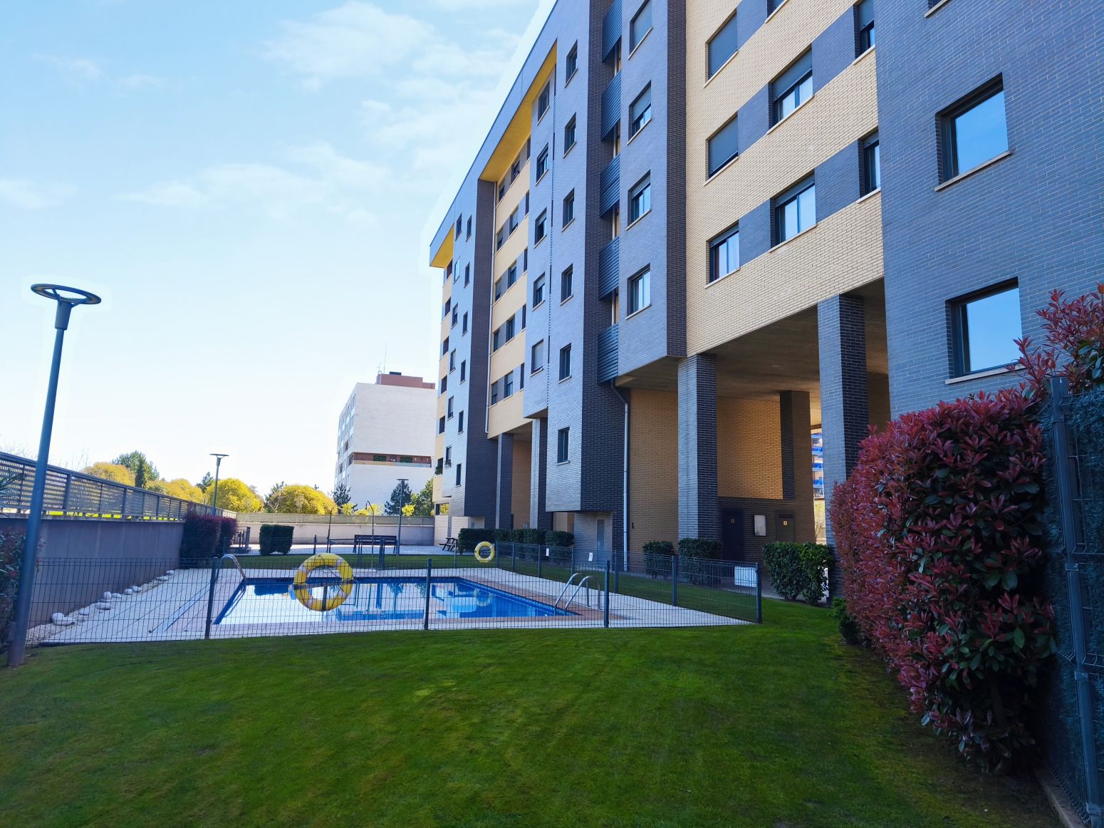 Piscina de Pis en venda en  Logroño amb Calefacció, Jardí privat i Parquet
