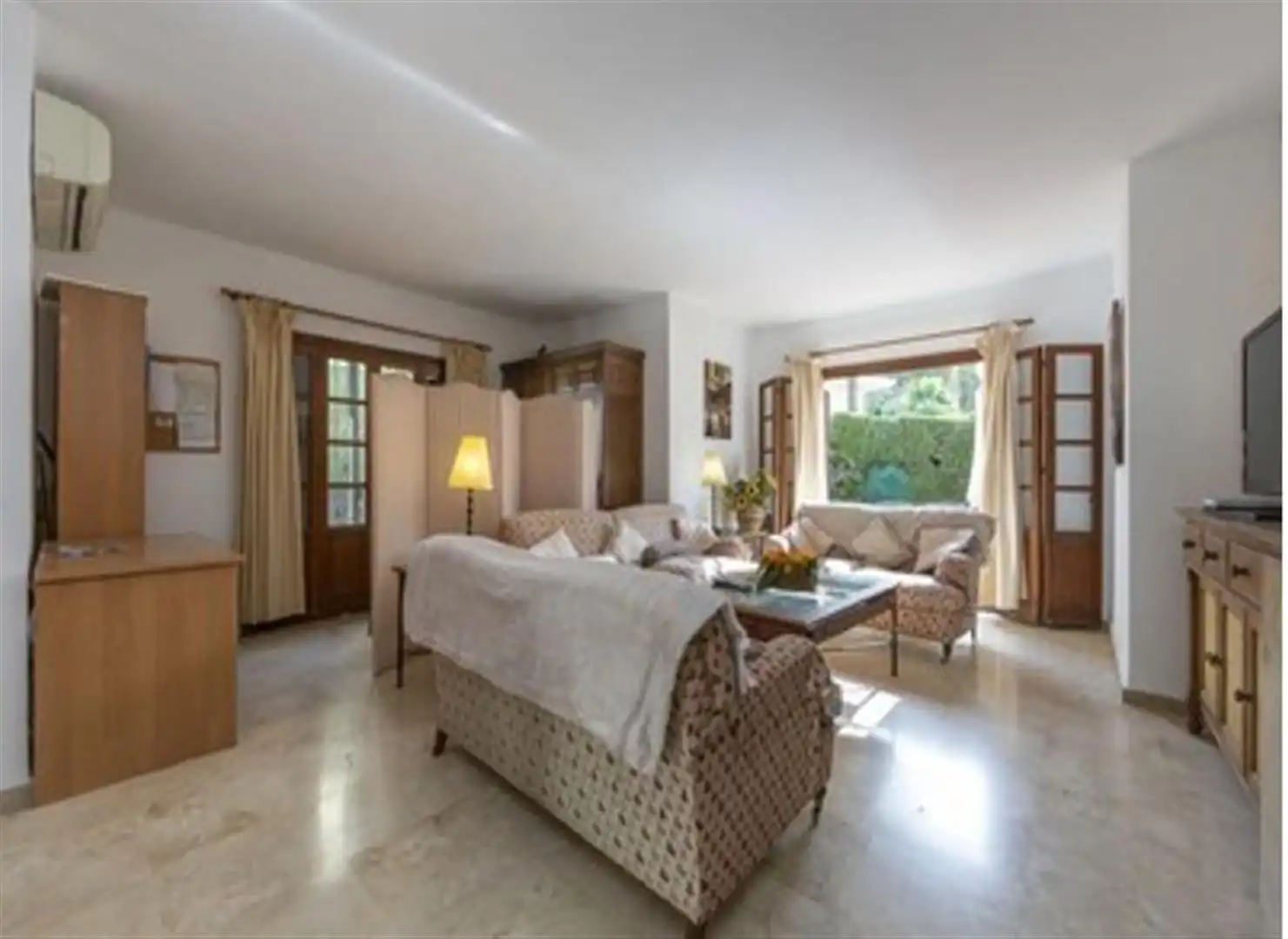 Living room of Detached homes for rent in Estepona  with Air Conditioner, Terrace and Swimming Pool