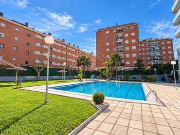 Apartament amb piscina en venda a Pere Codina i Mont
