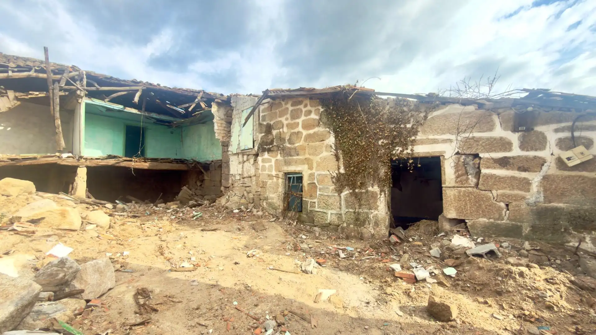 Vista exterior de Casa o xalet en venda en Nogueira de Ramuín amb Jardí privat i Balcó