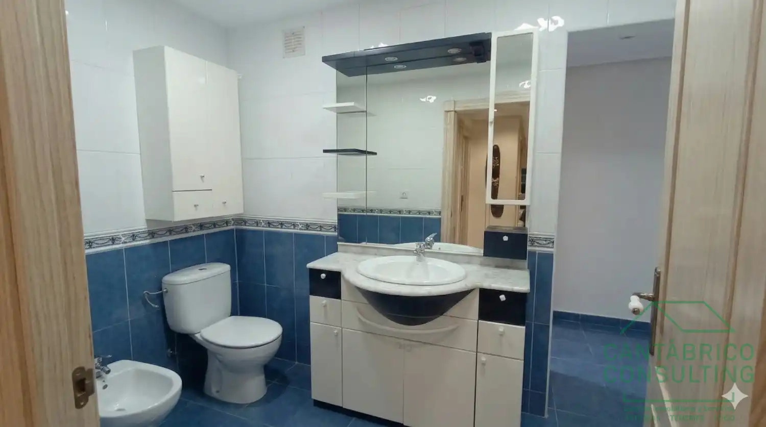 Baño de Piso en venta en Navia con Calefacción y Amueblado