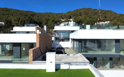 Vista exterior de Casa o xalet en venda en Santa Eulària des Riu amb Aire condicionat, Terrassa i Piscina