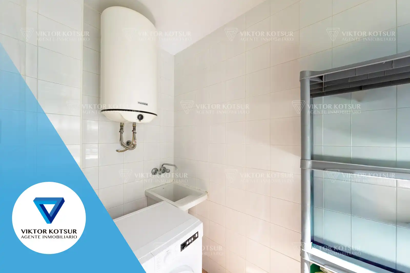 Baño de Piso en venta en Roquetas de Mar con Aire acondicionado, Terraza y Amueblado