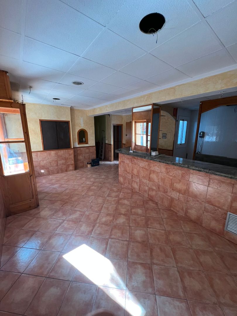 Cuina de Local de lloguer en Cornellà de Llobregat amb Aire condicionat