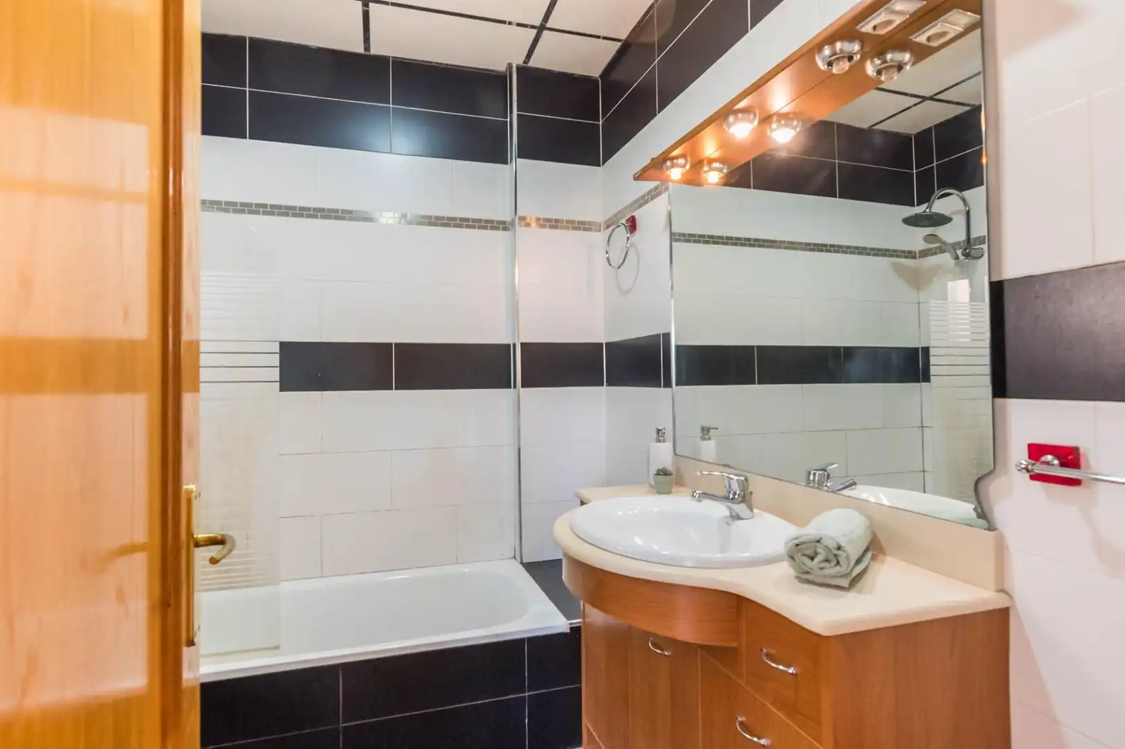 Badezimmer von Maisonette zum Verkauf in Fortuna mit Terrasse, Möbliert und Balkon